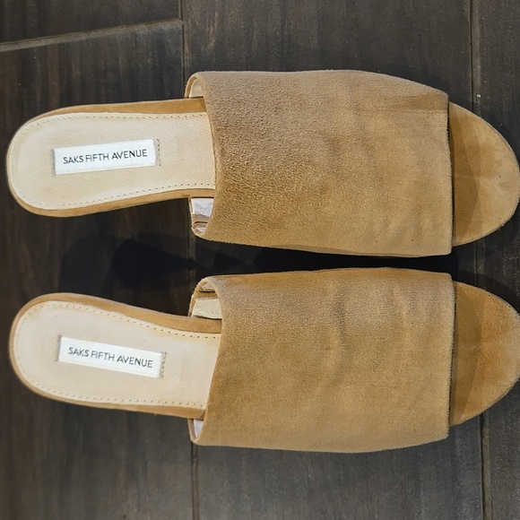 Saks Fifth Avenue Tan Klika  Suede Mules Sz 8.5 - Picture 5 of 8